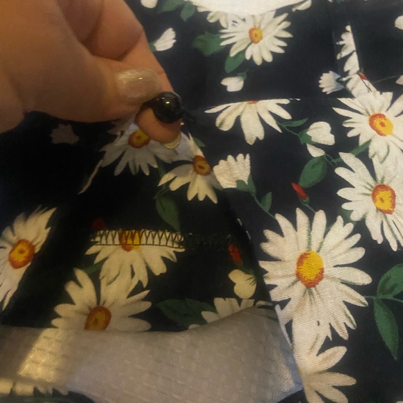 Two piece outfit/daisies - Picture 4 of 6